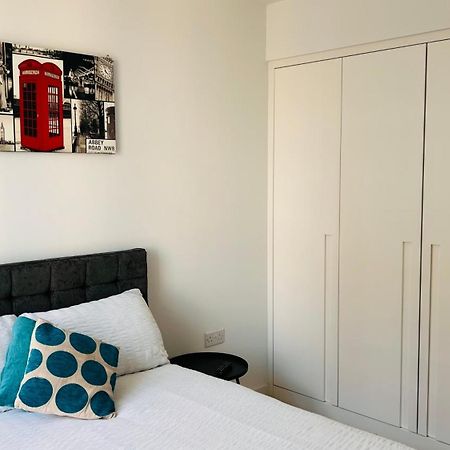 Lush Living - Double Room With Private Bathroom Londres Extérieur photo