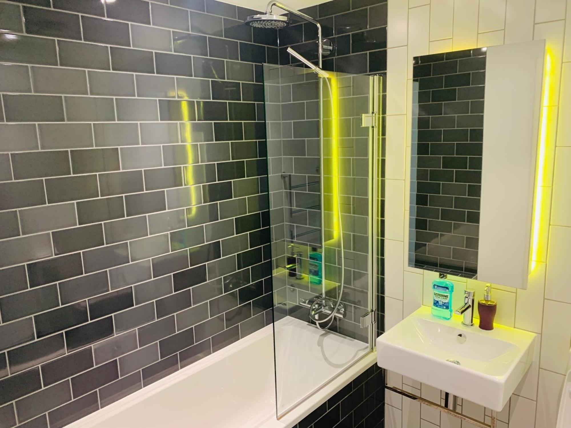 Lush Living - Double Room With Private Bathroom Londres Extérieur photo